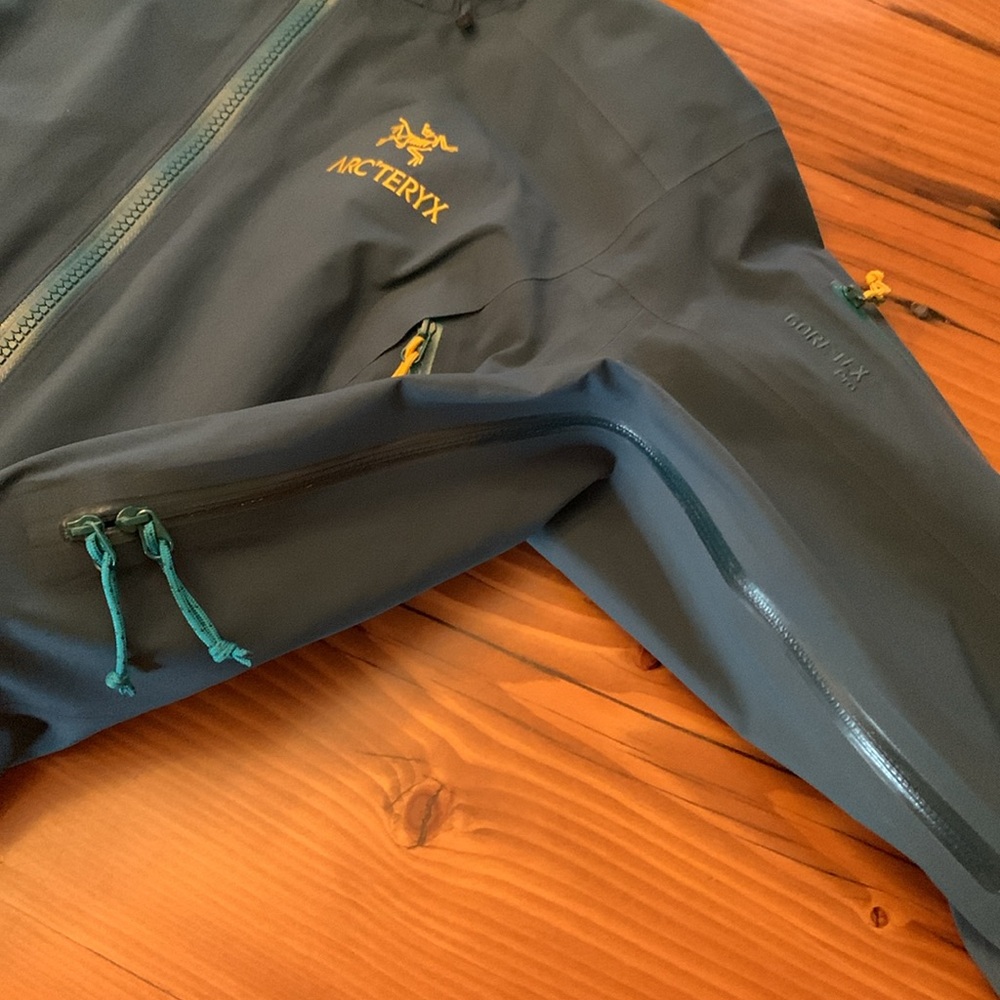Arc’teryx Alpha AR hardshell hoody, size M, EUC - Picture 6 of 13